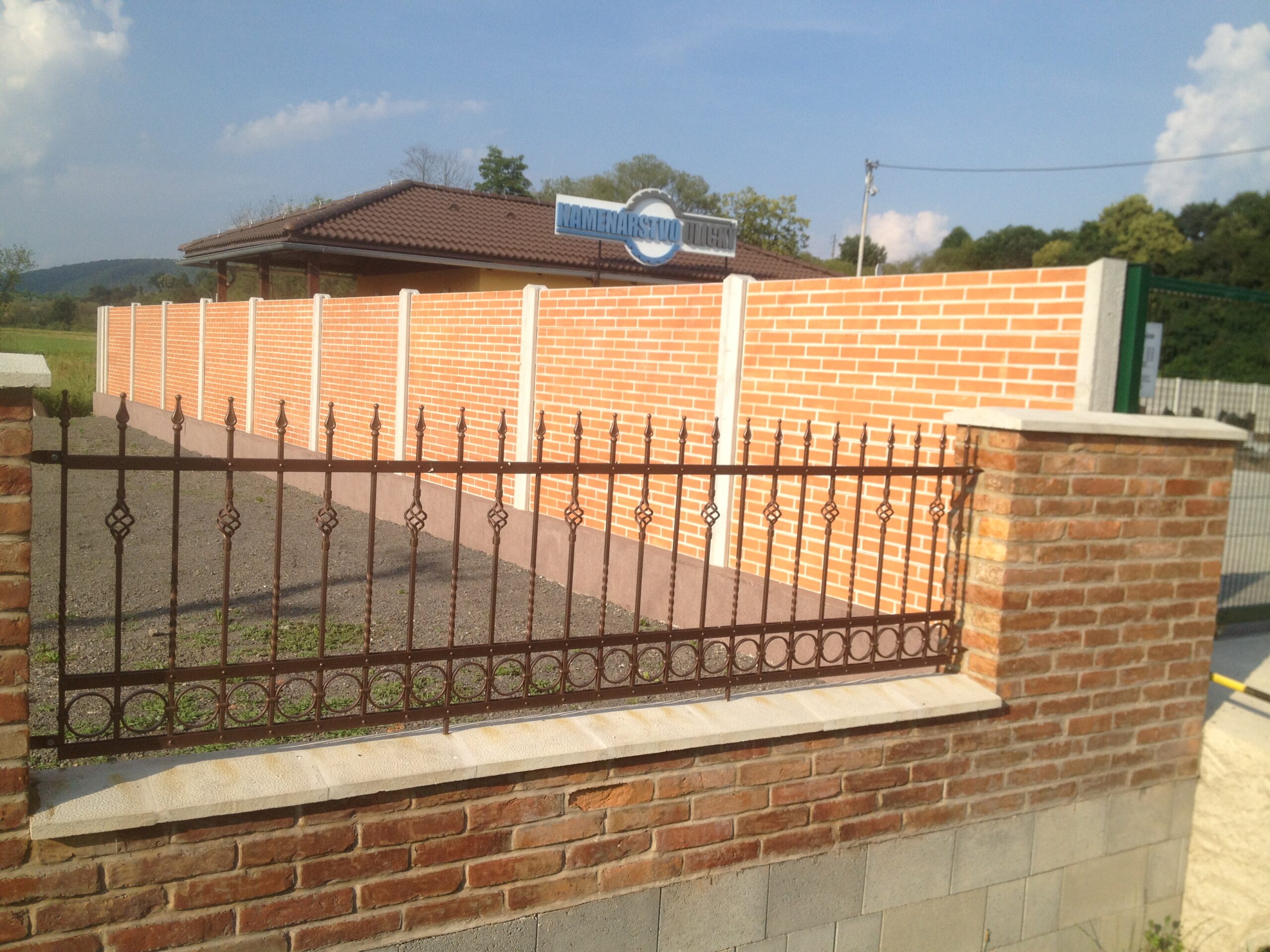 Jednoúrovňová galéria 395