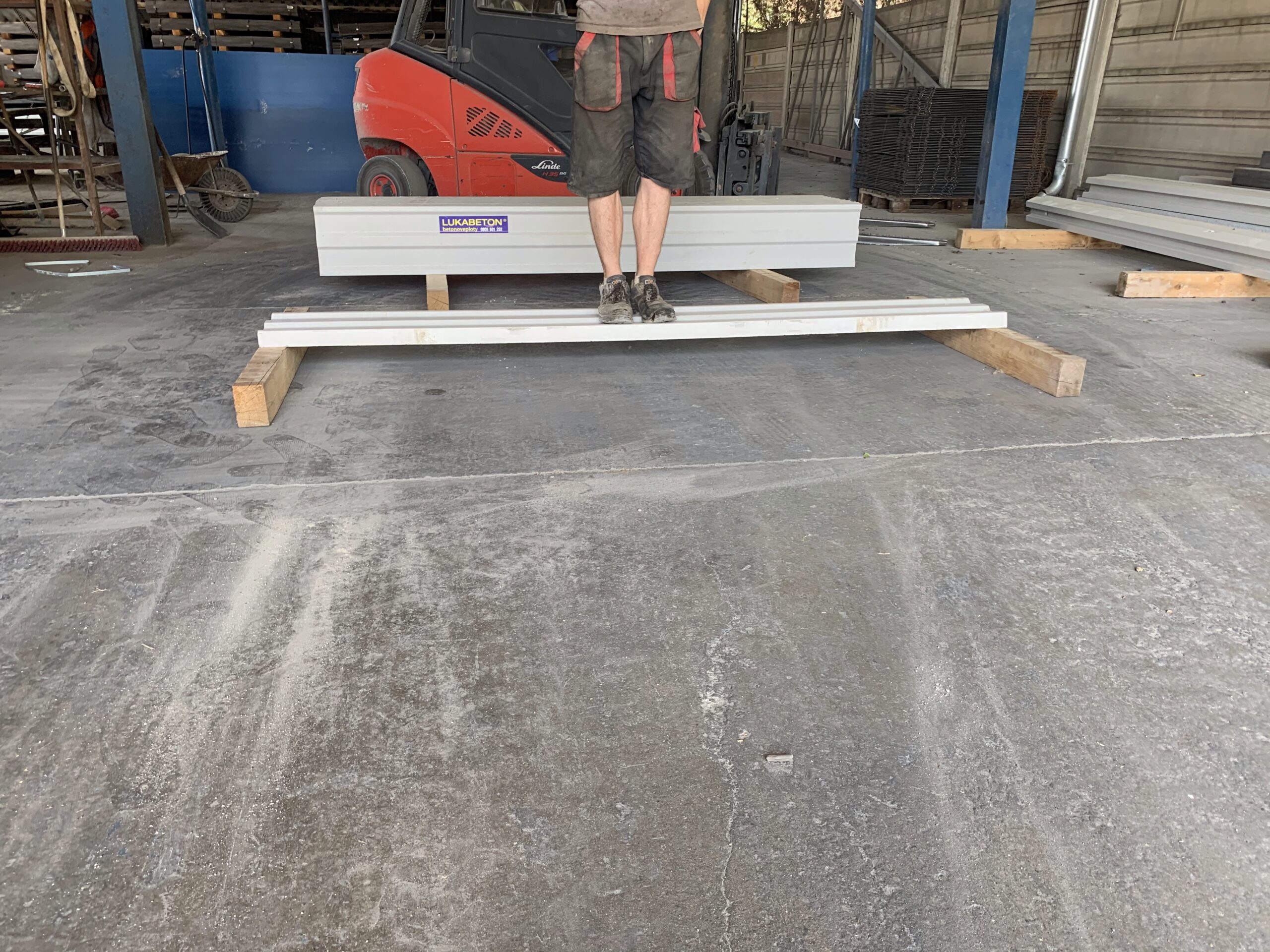 Jednoúrovňová galéria 381