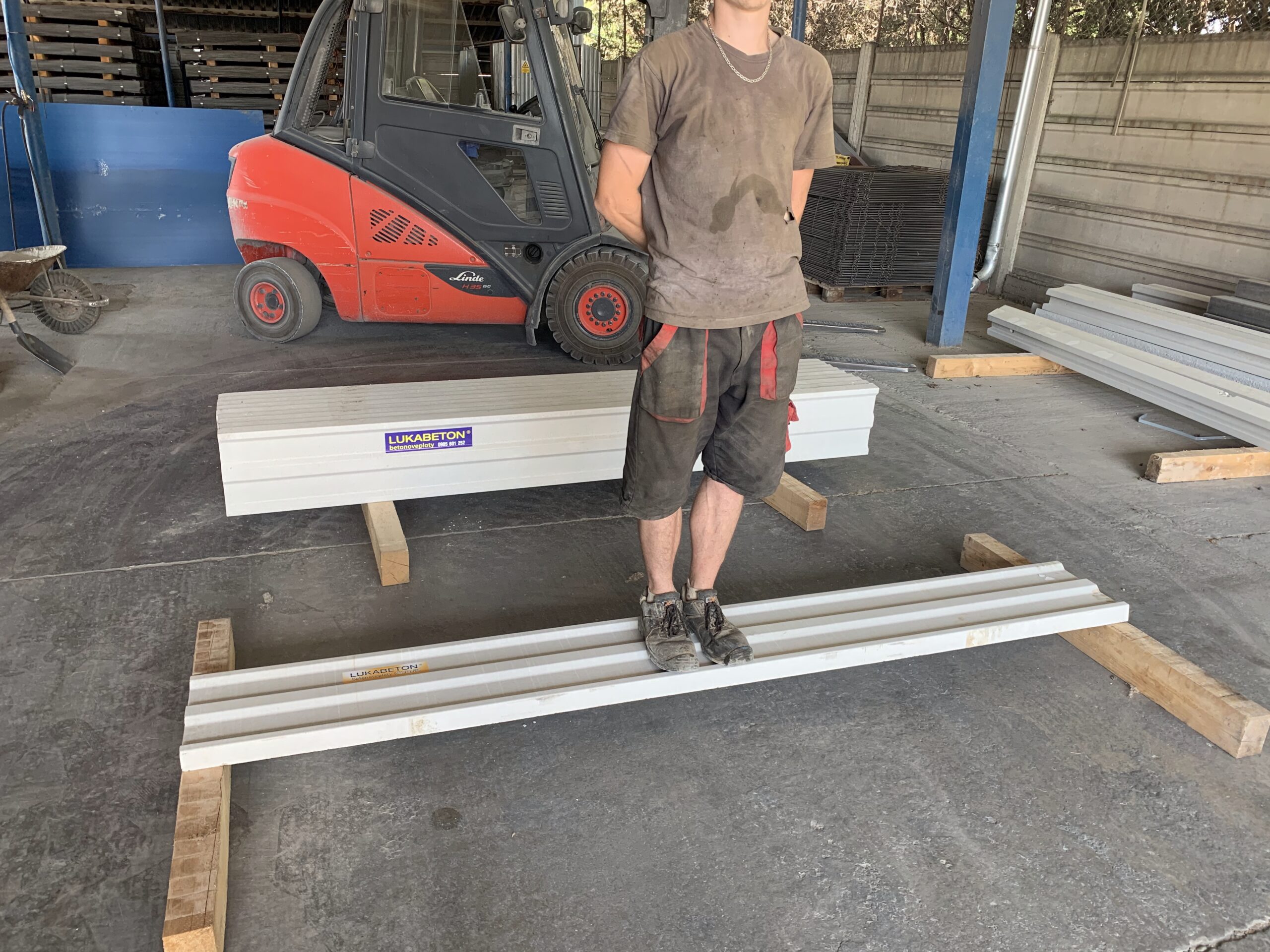 Jednoúrovňová galéria 379