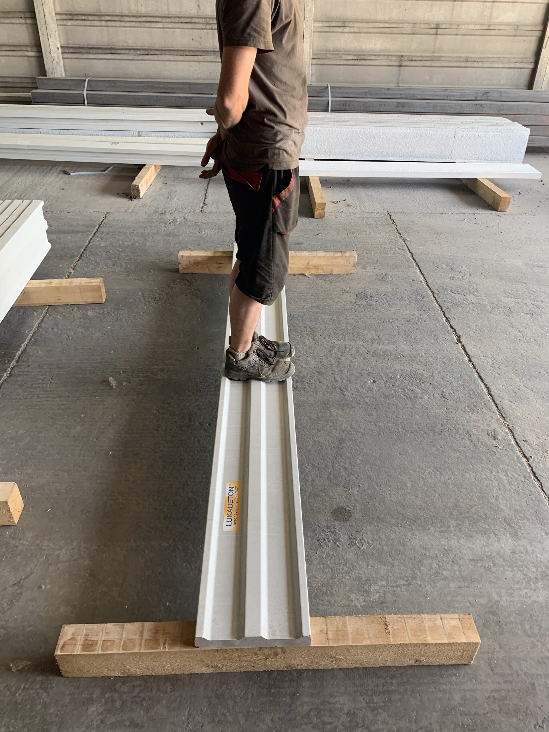 Jednoúrovňová galéria 377