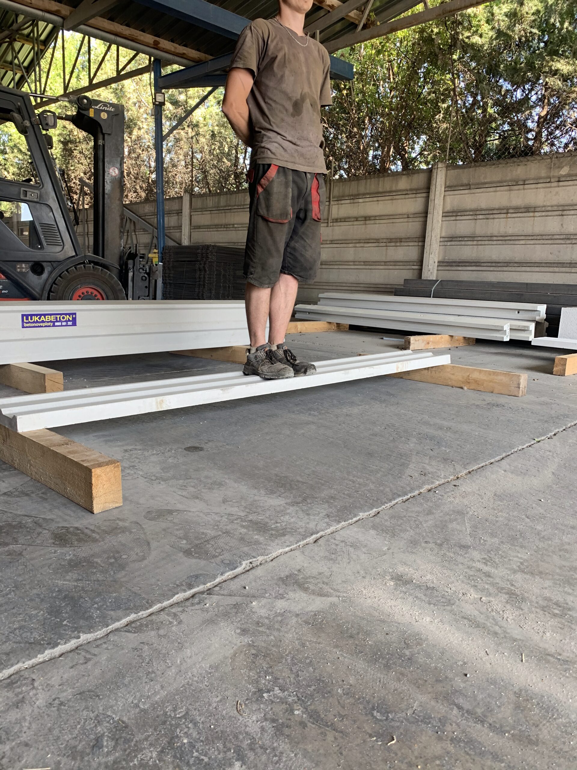 Jednoúrovňová galéria 375